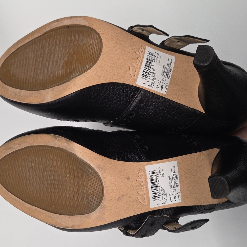 Clarks Black Leather Heeled Shoes with Buckle Detail Size 7 - Picture 5 of 6